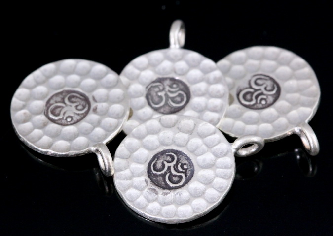 1KH-012 Thai karen hill tribe handmade silver 3 Om sign round disc charm 
