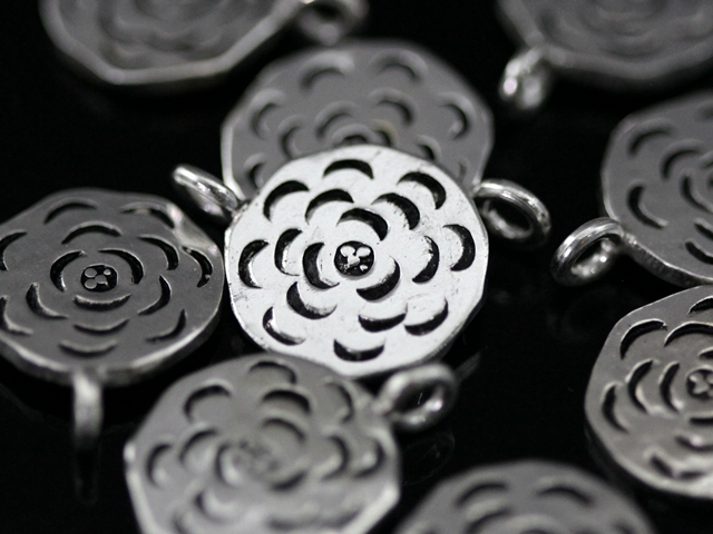 4KH-055 Thai karen hill tribe handmade silver 2 Tracery flower disc charm