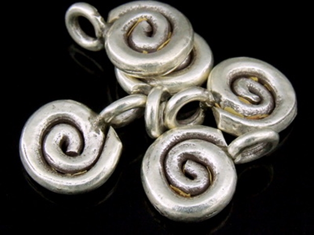 2KH-010 Thai karen hill tribe handmade silver 6 small sea shell charm