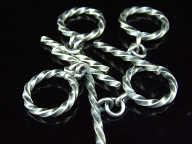 8KH-025 Thai karen hill tribe handmade silver 2 black&white screw bar toggle