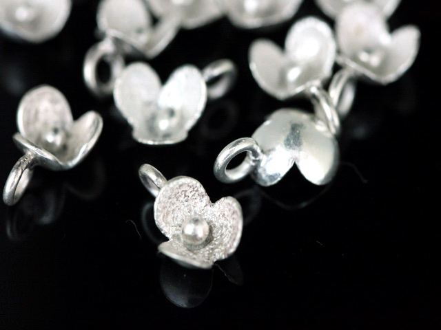 4KH-060 thai karen hill tribe silver 6 flower wild charm