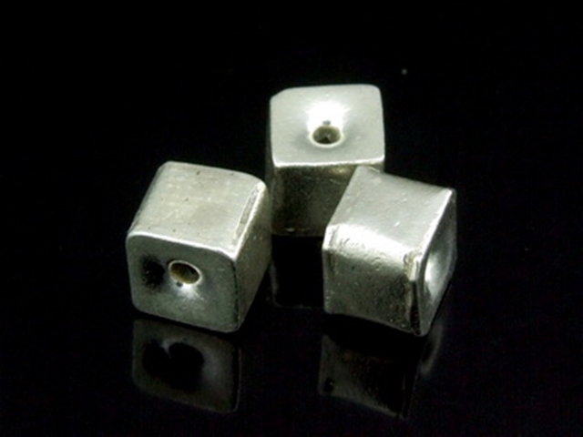 KV-021 Thai karen hill tribe handmade silver 2 small plain cube bead 