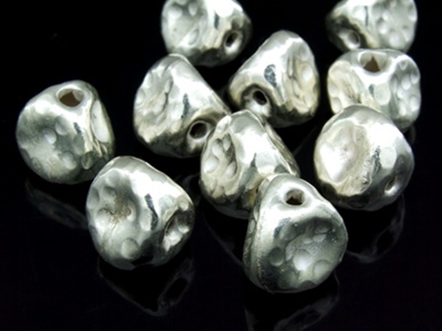 KV-020 Thai karen hill tribe handmade silver 1 hammered triangle bead 