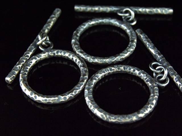 8KH-030 Thai karen hill tribe handmade silver 1 black&white nick hammered round toggle