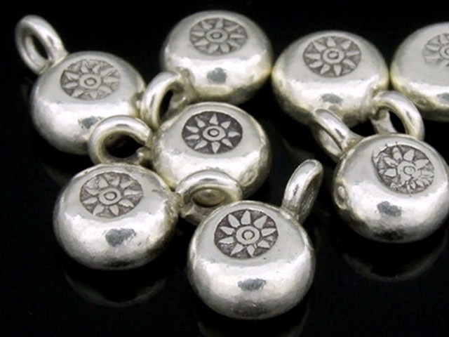 3KH-017 Thai Karen hill tribe Silver 1 white color flower print charm