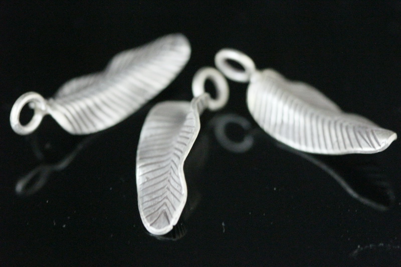 5KH-001 Thai Karen Hill Handmade Tribe Silver 4 Small Leaf Charm