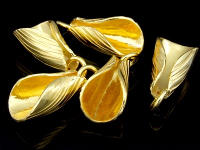 KG-422 24K gold vermeil Karen hill tribe handmade silver 2 scratch curve petal charm