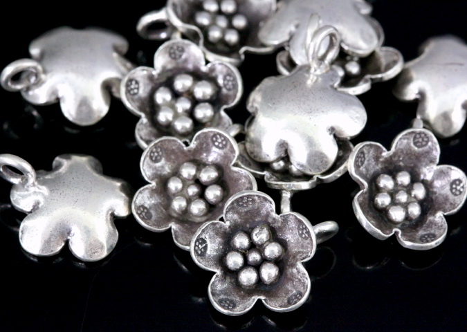 4KH-029 Thai karen hill tribe silver 2 medium wild flower charm