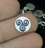 2KH-014 Thai karen hill tribe silver 4 tribal sign print round disc charm 10mm.