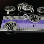 2KH-014 Thai karen hill tribe silver 4 tribal sign print round disc charm 10mm.