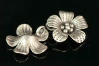 4KH-036 thai karen hill tribe silver 2 wild flower charm