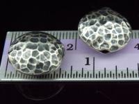 8KH-070 Thai karen hill handmade silver 1 Black&white hammered round puffy bead