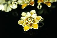 KG-402 Thai karen hill tribe silver 1 gold vermeil flower wild charm