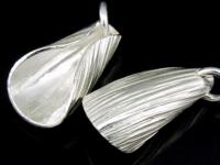 7KH-004 Thai karen hill tribe handmdade silver 3 scratch curve petal charm