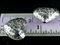 8KH-010 Thai karen hill tribe handmade silver 2  black&white hammered puffy heart shape bead