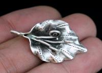 5KH-003 Thai karen hill tribe silver 1 long wild flower charm