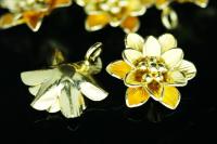 KG-402 Thai karen hill tribe silver 1 gold vermeil flower wild charm