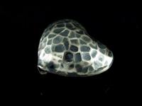 8KH-010 Thai karen hill tribe handmade silver 2  black&white hammered puffy heart shape bead