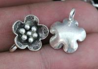 4KH-029 Thai karen hill tribe silver 2 medium wild flower charm