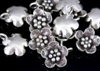 4KH-029 Thai karen hill tribe silver 2 medium wild flower charm