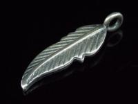 8KH-083 thai karen hill tribe handmade silver 4 black & white feaher shaped charm