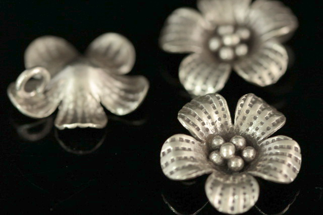 4KH-036 thai karen hill tribe silver 2 wild flower charm