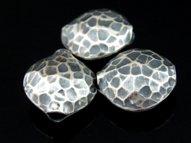 8KH-031 Thai karen hill tribe handmade silver 4 black&white hammered round puffy bead