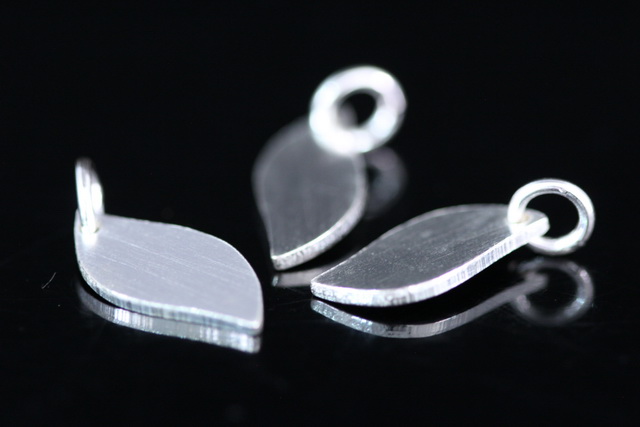 5KH-024 Thai Karen Hill Handmade Tribe Silver 4 middle leaf shape charm