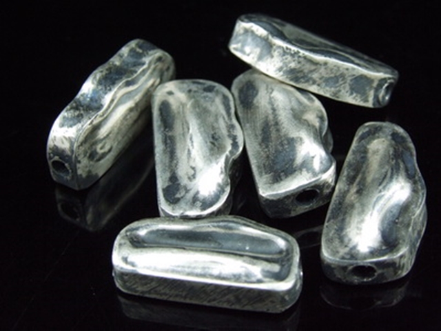 8KH-076 Thai karen hill silver 2 Black&white rough nugget shape bead