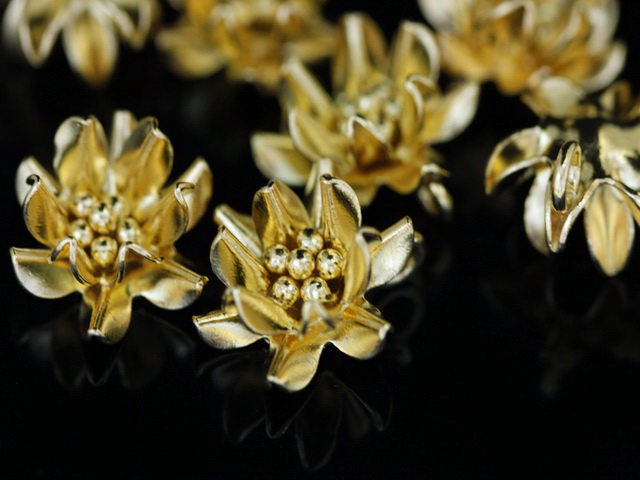 KG-492 Thai karen hill tribe silver 1 gold vermeil flower charm